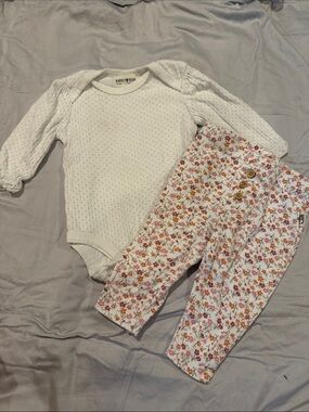 Rabbit + Bear organic cotton Bodysuit & Floral Pant Set - White/Pink